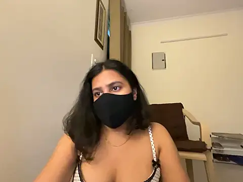 Anna girl22 online show from April 14, 2026, 4:13 pm