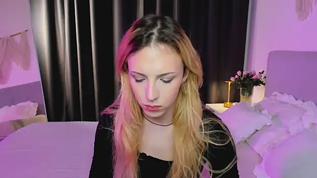 Snapshot of Tiffany__King chatting on May 6, 2026, 5:46 am Tiffany King online show from May 6, 2026, 5:46 am