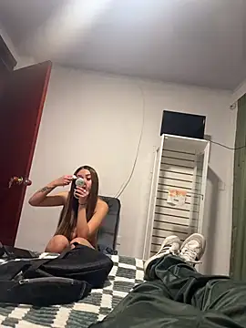 Snapshot of joeandlove chatting on February 13, 2026, 12:06 am joeandlove online show from February 13, 2026, 12:06 am