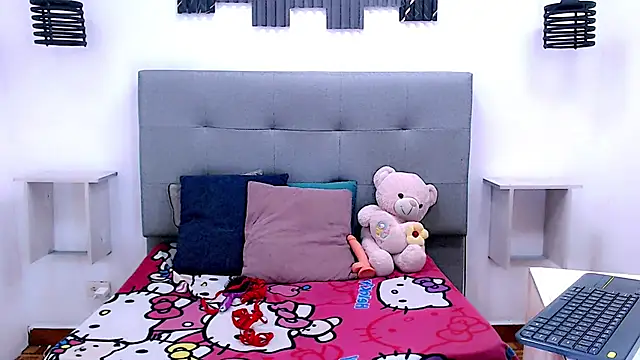 Snapshot of Sophia_Valentina chatting on February 28, 2026, 4:46 am Sophia Valentina online show from February 28, 2026, 4:46 am