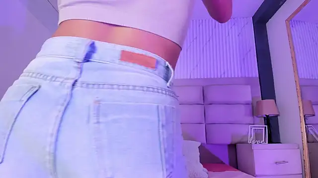 CarolineFyre online show from March 5, 2026, 1:40 pm