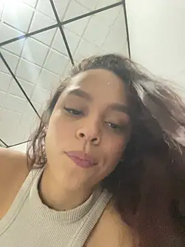Snapshot of CarolineFyre chatting on April 28, 2026, 12:09 am CarolineFyre online show from April 28, 2026, 12:09 am