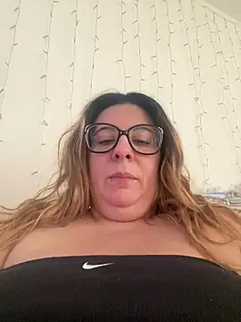 Snapshot of JasmineGlow7 chatting on April 21, 2026, 1:50 pm JasmineGlow7 online show from April 21, 2026, 1:50 pm