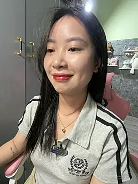Linne6789 online show from May 6, 2026, 4:52 am