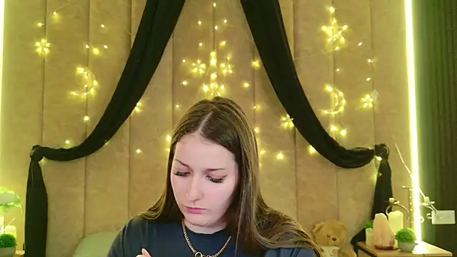 Anora Mills online show from March 25, 2026, 7:58 am