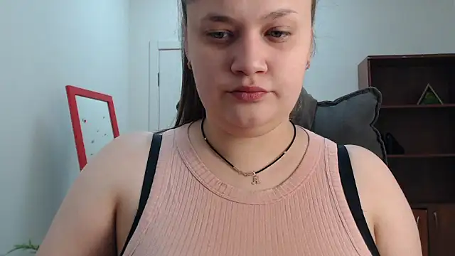 Snapshot of Maddinia chatting on February 7, 2026, 7:56 am Maddinia online show from February 7, 2026, 7:56 am