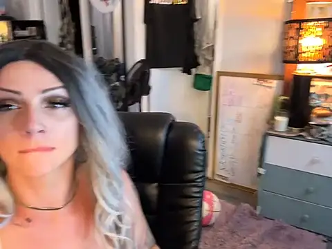 Snapshot of Alicethickpeach chatting on July 8, 2026, 8:41 am Alicethickpeach online show from July 8, 2026, 8:41 am