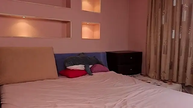 ElizaPizza online show from April 12, 2026, 2:44 pm