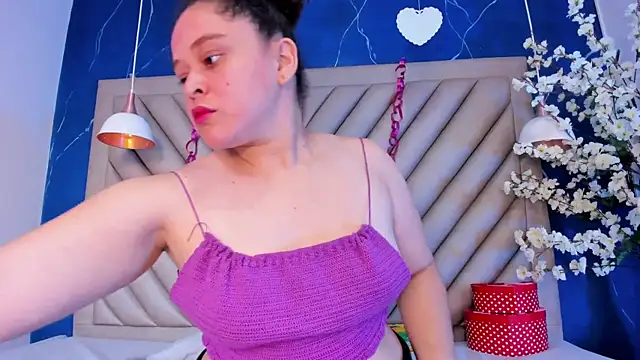 IrinaVoshh  online show from April 17, 2026, 7:06 pm