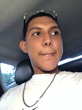 Snapshot of _Usher chatting on February 21, 2026, 10:11 pm Usher online show from February 21, 2026, 10:11 pm