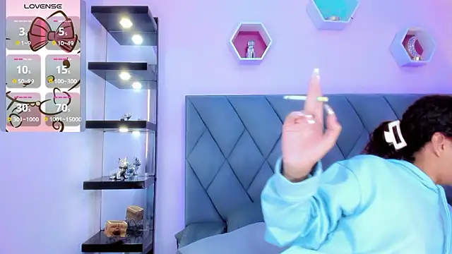 ManuelaJohnson online show from March 5, 2026, 12:45 pm