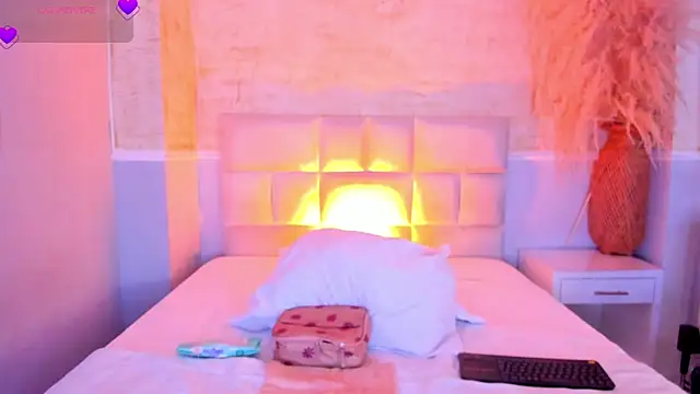 valeriekhaleesi online show from April 9, 2026, 8:14 pm