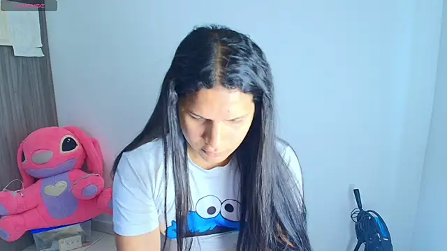 Snapshot of alys_love chatting on May 25, 2026, 4:35 pm alys love online show from May 25, 2026, 4:35 pm