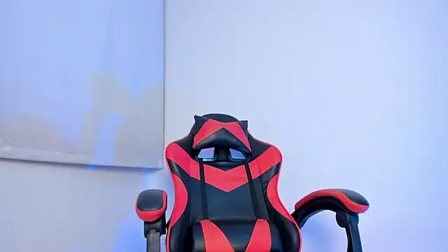 Snapshot of Senpai_Lover_ chatting on February 27, 2026, 8:20 pm Senpai Lover online show from February 27, 2026, 8:20 pm