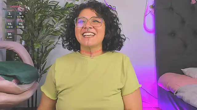 Snapshot of Sylvara_bx chatting on April 18, 2026, 7:07 pm Sylvara bx online show from April 18, 2026, 7:07 pm
