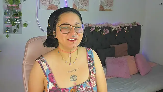 Snapshot of Sylvara_bx chatting on April 19, 2026, 1:32 pm Sylvara bx online show from April 19, 2026, 1:32 pm