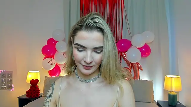 SinLuna  online show from February 13, 2026, 3:52 pm