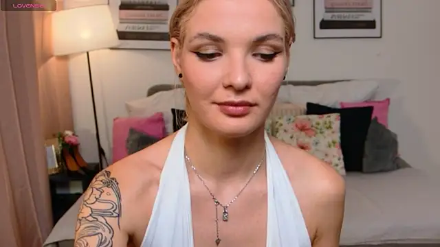 Snapshot of SinLuna_ chatting on July 16, 2026, 7:47 am SinLuna online show from July 16, 2026, 7:47 am