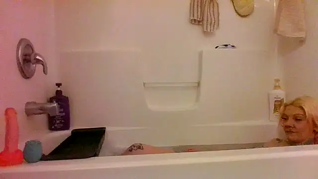 Snapshot of CrystalMaria8 chatting on February 25, 2026, 12:48 pm CrystalMaria8 online show from February 25, 2026, 12:48 pm