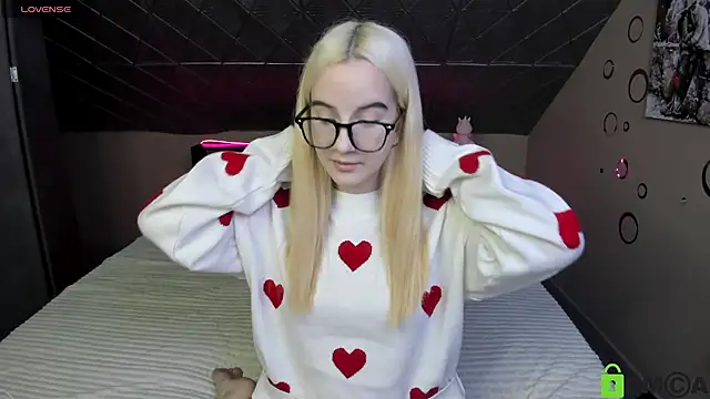 Naomi1Hinata online show from April 17, 2026, 1:30 am