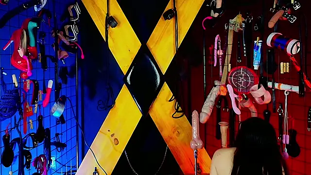 Candyqueen bdsm  online show from March 23, 2026, 8:57 pm