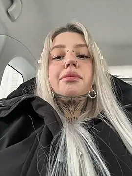 Snapshot of Chiibi chatting on February 22, 2026, 9:52 am Chiibi online show from February 22, 2026, 9:52 am