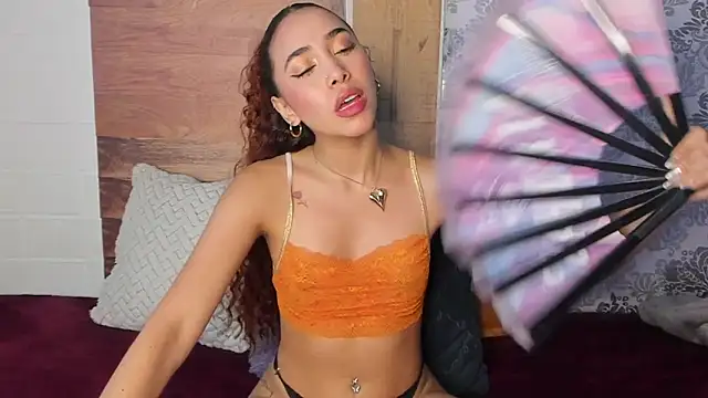 LiaHansson00 online show from April 29, 2026, 5:30 pm