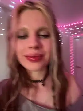 Maxine gold online show from March 15, 2026, 6:19 am