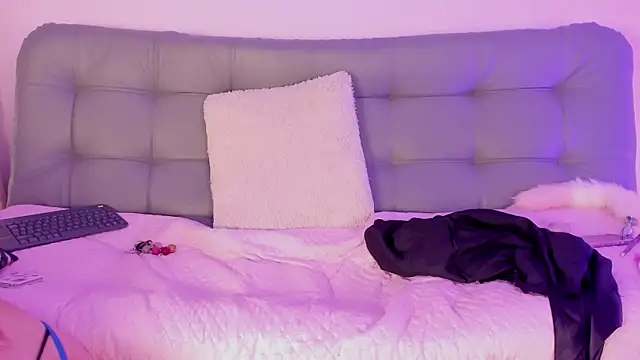 Snapshot of celeste_sky0 chatting on March 27, 2026, 4:29 am celeste sky0 online show from March 27, 2026, 4:29 am