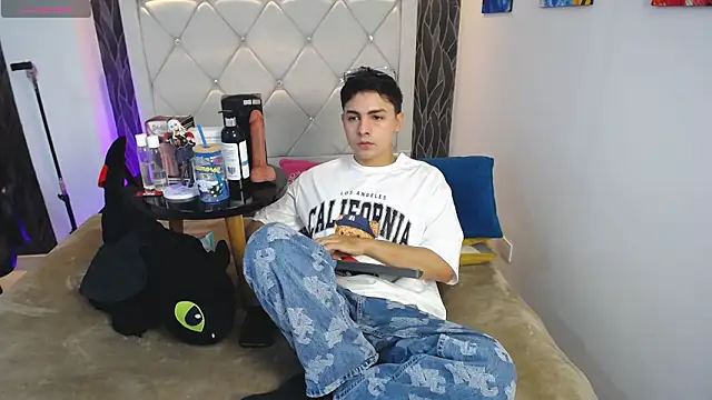 Samu Hott online show from March 19, 2026, 8:24 pm