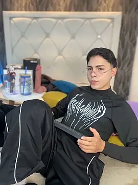 Samu Hott online show from March 27, 2026, 8:52 pm