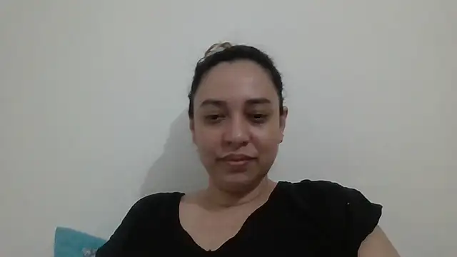 Snapshot of risitos23 chatting on July 4, 2026, 6:52 am risitos23 online show from July 4, 2026, 6:52 am