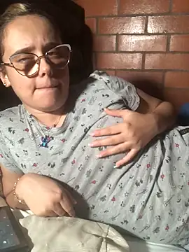 cristalprincess  online show from February 4, 2026, 5:24 am