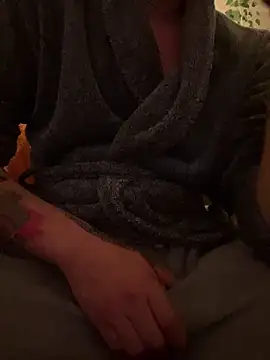 Snapshot of Piratee666 chatting on April 1, 2026, 9:34 pm Piratee666 online show from April 1, 2026, 9:34 pm