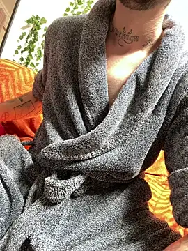 Snapshot of Piratee666 chatting on April 2, 2026, 11:19 am Piratee666 online show from April 2, 2026, 11:19 am