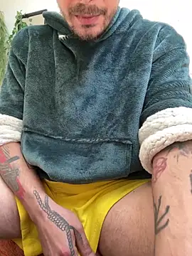 Snapshot of Piratee666 chatting on April 7, 2026, 7:31 am Piratee666 online show from April 7, 2026, 7:31 am