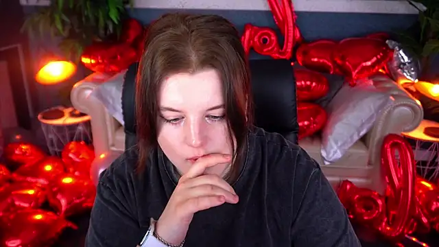 KristiFoxy online show from February 4, 2026, 1:28 pm