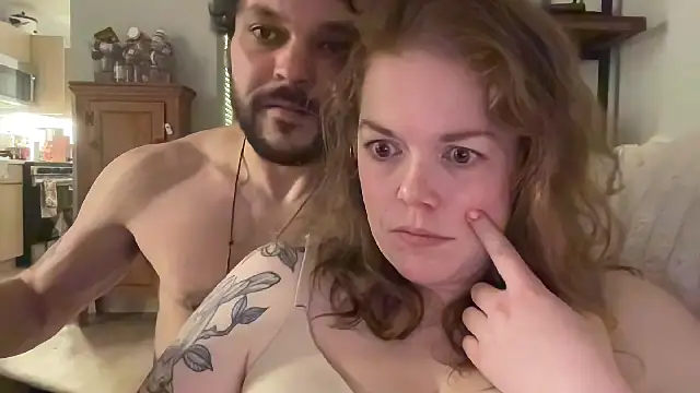 Snapshot of MusicCouple chatting on February 14, 2026, 10:01 am MusicCouple online show from February 14, 2026, 10:01 am