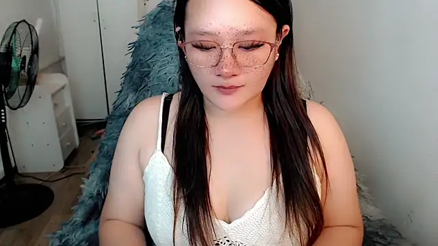 UrLovelyWetPussy online show from March 12, 2026, 6:41 am