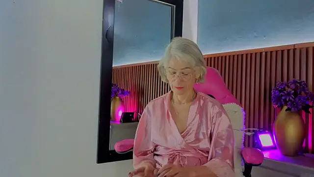 Snapshot of miss_monserrate01 chatting on June 1, 2026, 1:24 pm miss monserrate01 online show from June 1, 2026, 1:24 pm