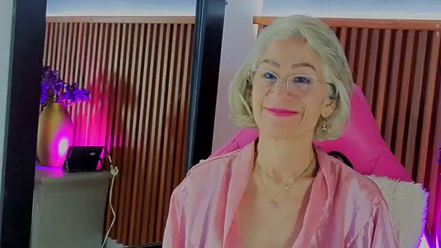 miss monserrate01 online show from June 5, 2026, 1:28 pm