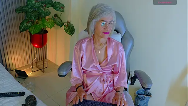miss monserrate01 online show from July 11, 2026, 2:42 pm