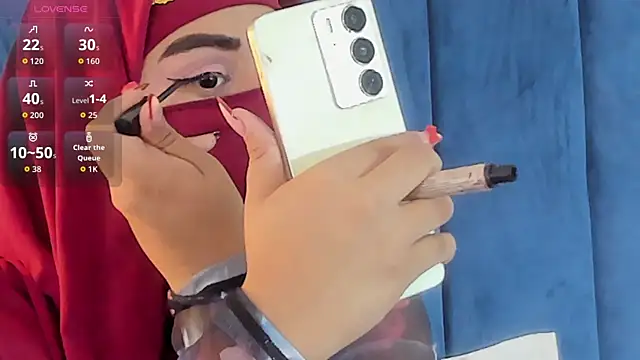 fatimarab   online show from April 7, 2026, 3:29 am