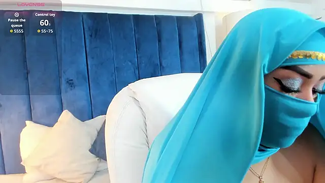 fatimarab   online show from April 18, 2026, 3:32 am