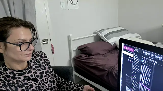 Snapshot of JUCY_APPLE chatting on February 26, 2026, 6:51 pm JUCY APPLE online show from February 26, 2026, 6:51 pm