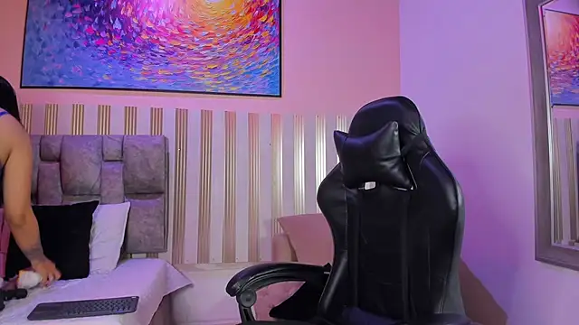 nina glow online show from March 30, 2026, 11:44 am