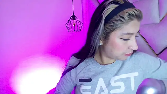 Snapshot of Dahiana_Dmour_ chatting on February 5, 2026, 12:21 pm Dahiana Dmour online show from February 5, 2026, 12:21 pm