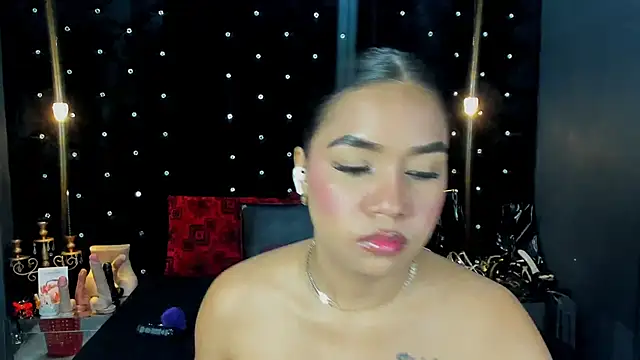 Snapshot of MiaWolton chatting on February 24, 2026, 8:07 pm MiaWolton online show from February 24, 2026, 8:07 pm