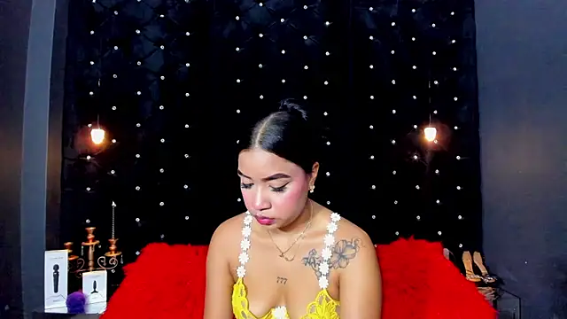 Snapshot of MiaWolton chatting on April 20, 2026, 7:15 pm MiaWolton online show from April 20, 2026, 7:15 pm