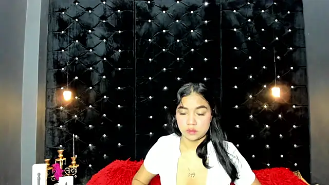Snapshot of MiaWolton chatting on May 10, 2026, 11:15 am MiaWolton online show from May 10, 2026, 11:15 am
